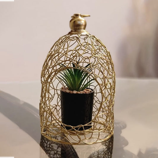 Ceramic pot with metal Structure